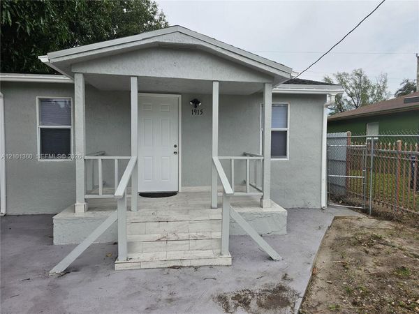 1915 NW 82nd St , Miami, FL 33147