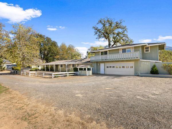 259 Queens Branch Road, Rogue River, OR 97537