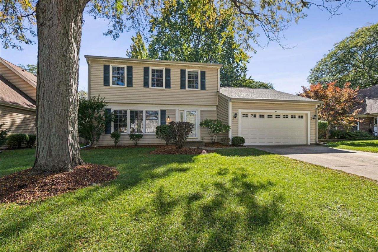 5 Malvern Lane, Vernon Hills, IL 60061 Main Photo