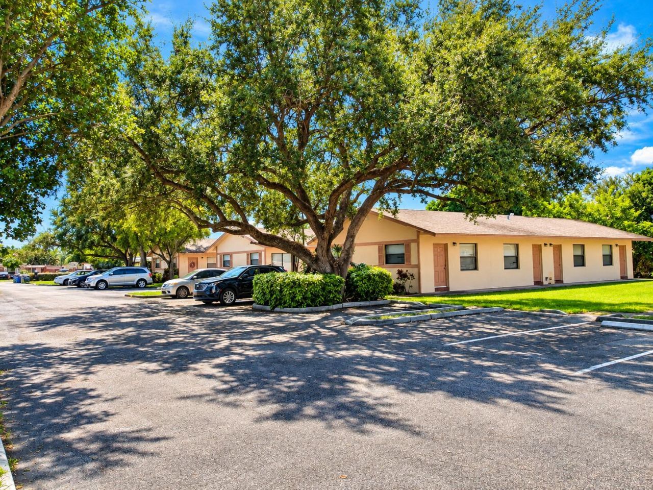 5619 Mckinley, Unit A-H, Hollywood, FL 33021 Photo