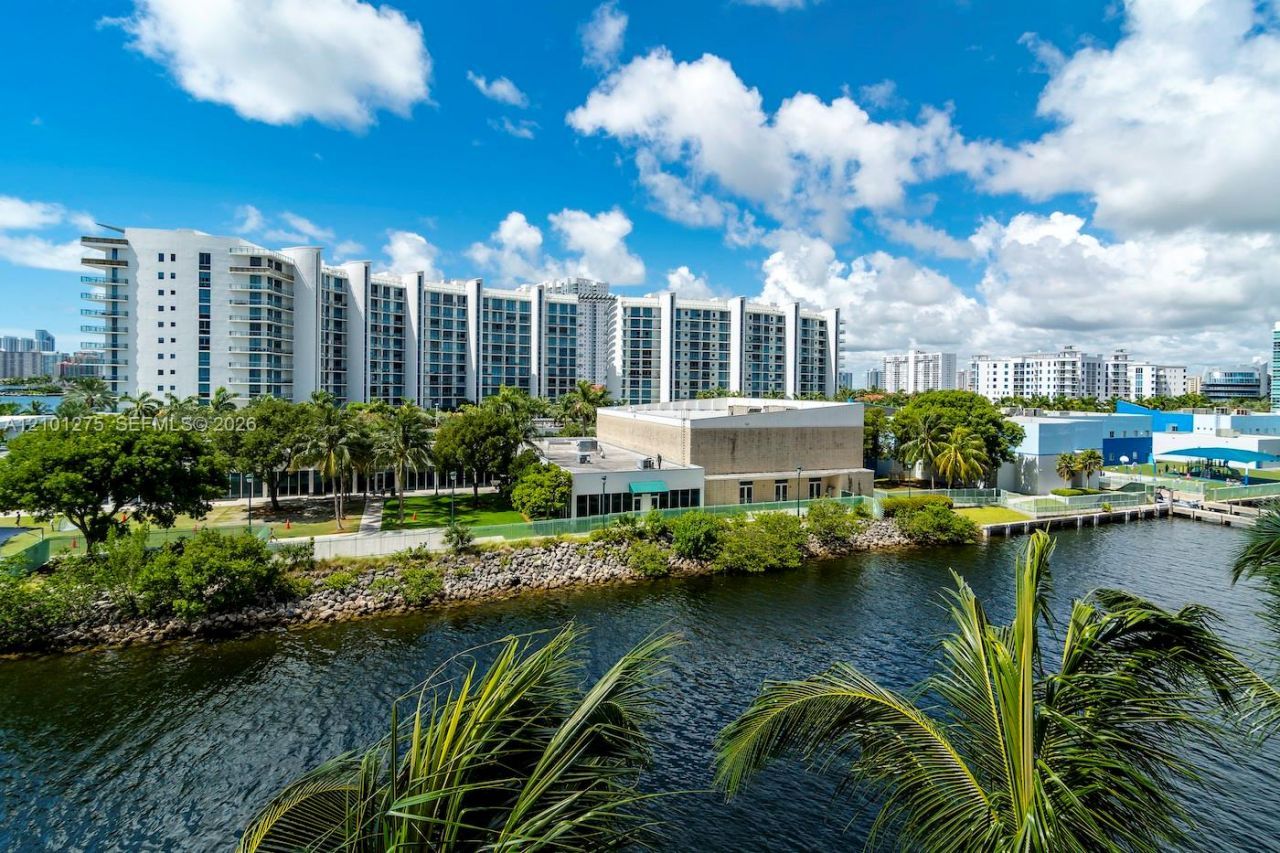 3330 NE 190 St, Unit 516, Aventura, FL 33180 Photo