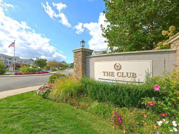 212 Clubhouse Circle , Unit 212, Melville, NY 11747