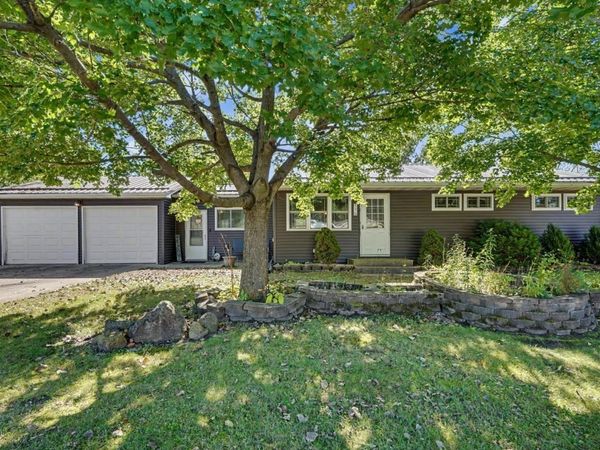 536 8th St SW , Oelwein, IA 50662