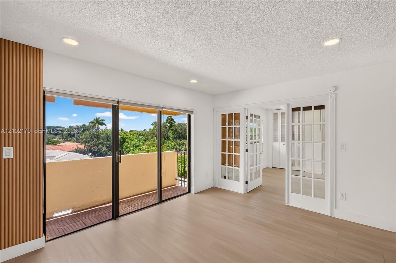 525 Coral Way , Unit 403, Coral Gables, FL 33134 Photo