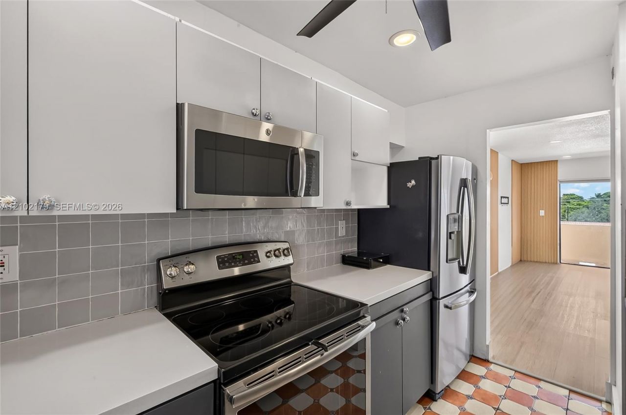 525 Coral Way , Unit 403, Coral Gables, FL 33134 Photo