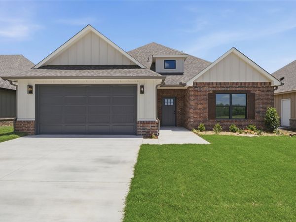 1009 S Chickasaw Street , Skiatook, OK 74070