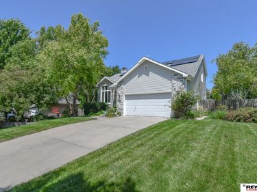 7432 Grand Oaks Drive, Lincoln, NE 68516