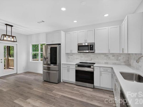 2536 Thornfield Road , Charlotte, NC 28273