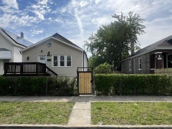 8423 S Carpenter Street , Chicago, IL 60620