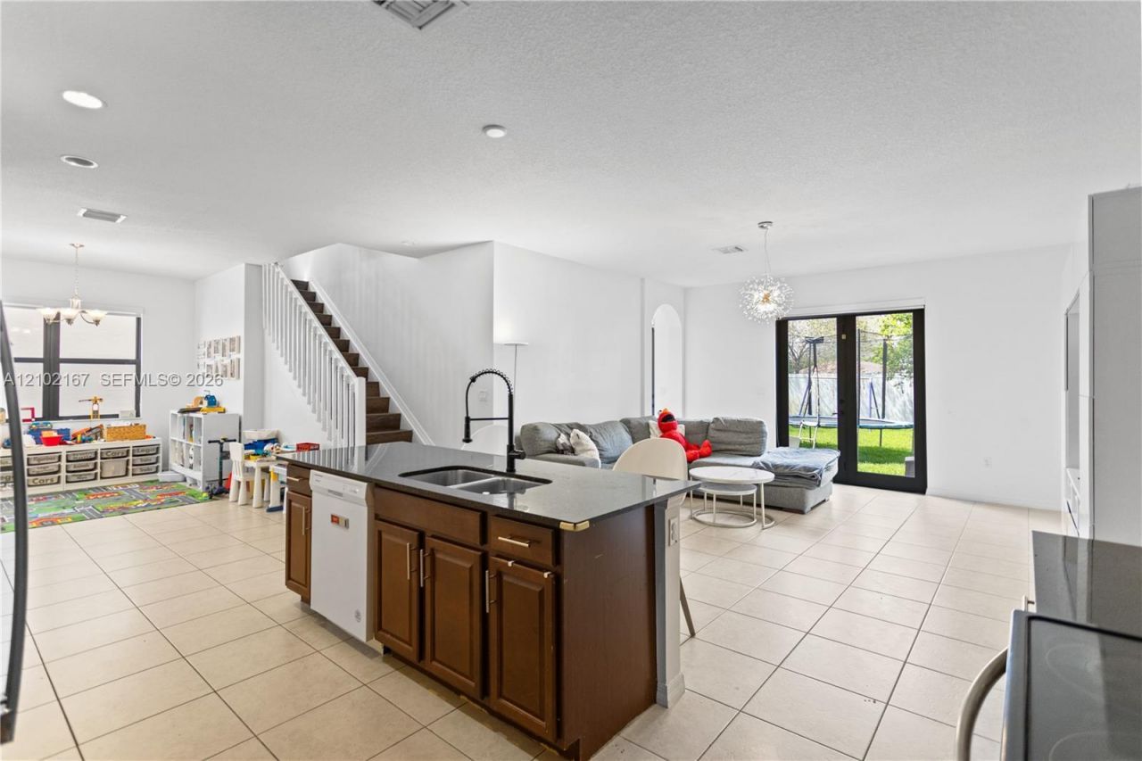 19244 NE 9th Pl , Miami, FL 33179 Photo