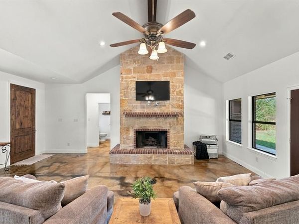 1389 County Road 3591, Paradise, TX 76073