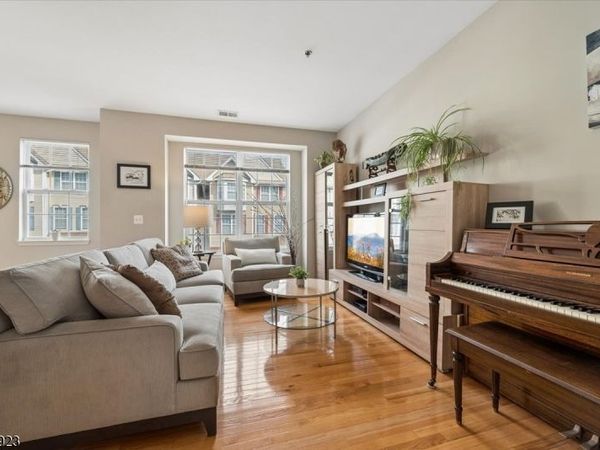 149 Conover Ter, Lebanon, NJ 08833