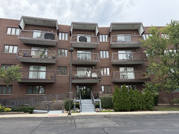 350 E Dundee Road , Unit 301, Buffalo Grove, IL 60089