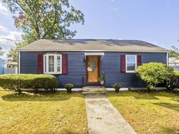 29 Marguerite St, Chicopee, MA 01020