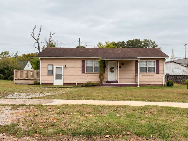 905 Sterling Blvd, Sheffield, AL 35660