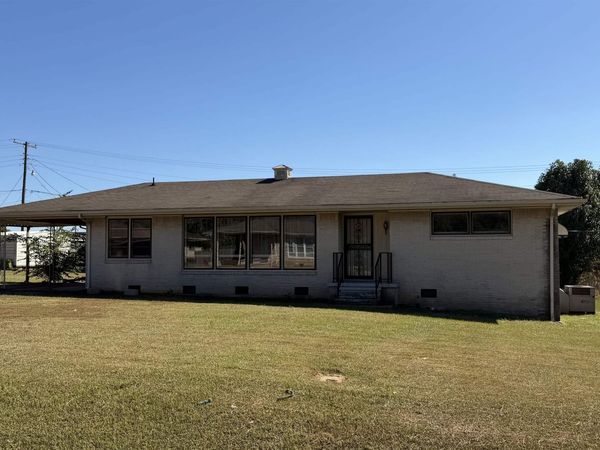 902 Tyler Ave, Muscle Shoals, AL 35661