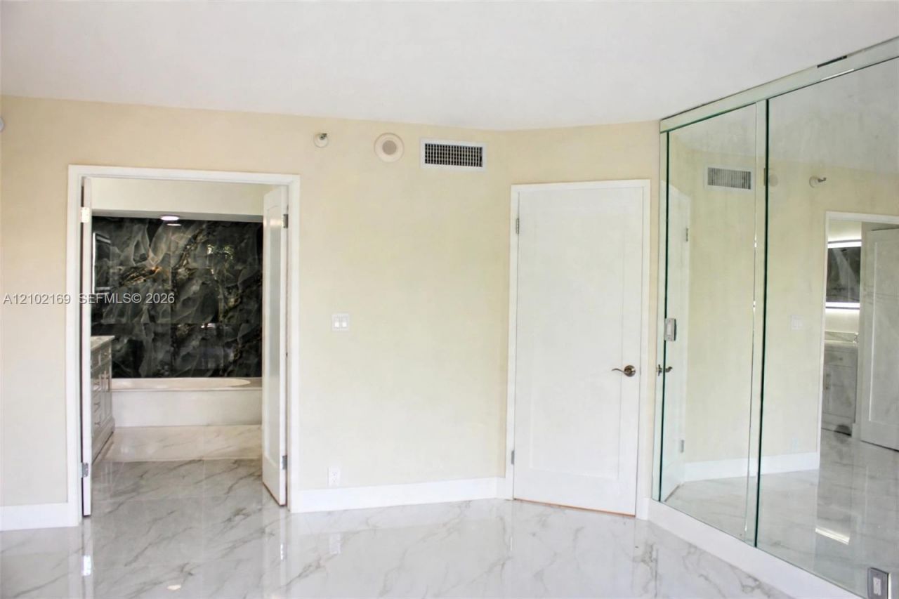 19101 NE 36th Ct , Unit 302, Aventura, FL 33180 Photo