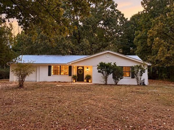 1884 E Veterans Hwy, Pontotoc, MS 38863