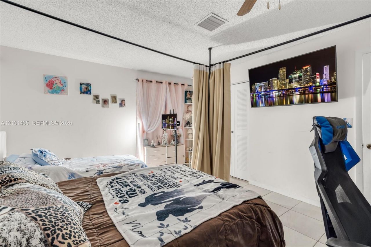 7810 Pembroke Rd, Miramar, FL 33023 Photo
