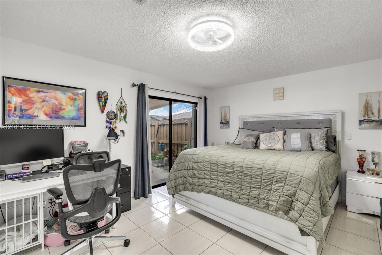 7810 Pembroke Rd, Miramar, FL 33023 Photo