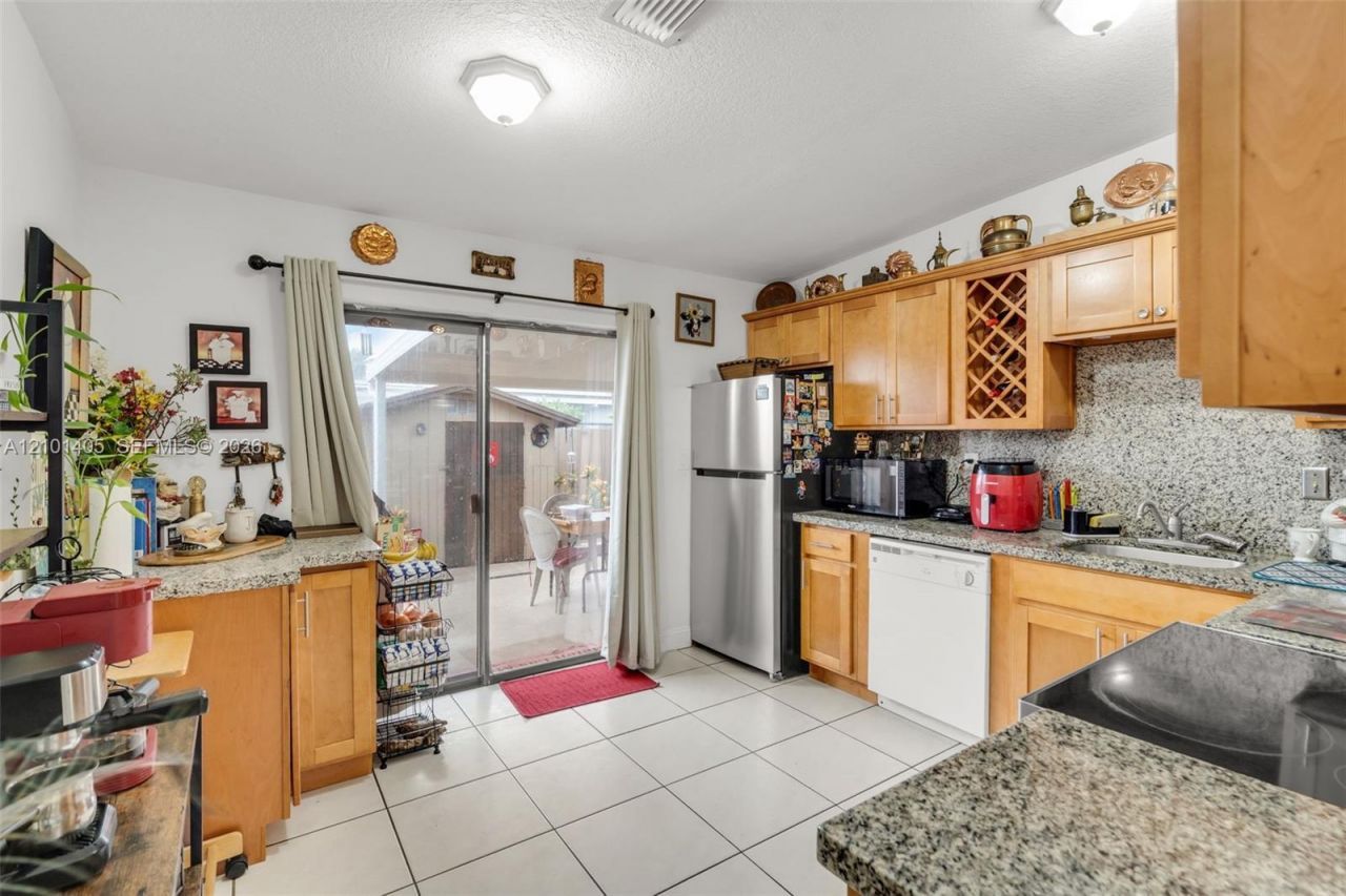 7810 Pembroke Rd, Miramar, FL 33023 Photo
