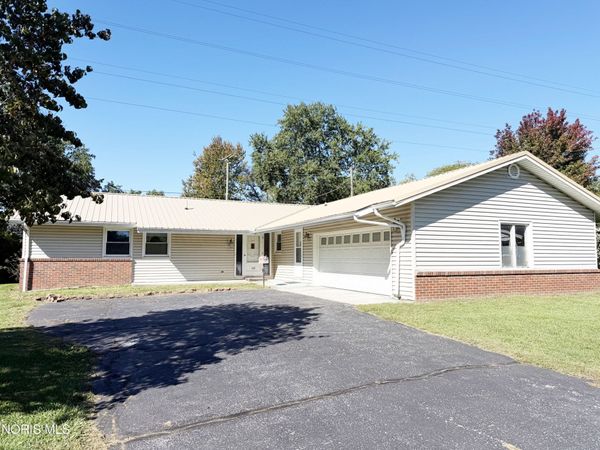 519 Glenview Drive , Fostoria, OH 44830