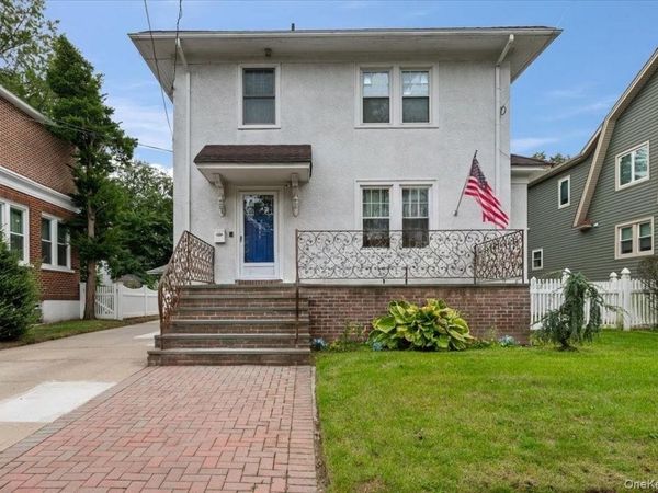 1051 Roselle Place , Woodmere, NY 11598