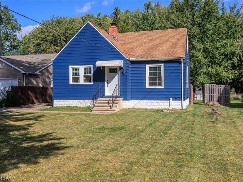 2415 E Ridgewood Drive, Seven Hills, OH 44131 Photo 1