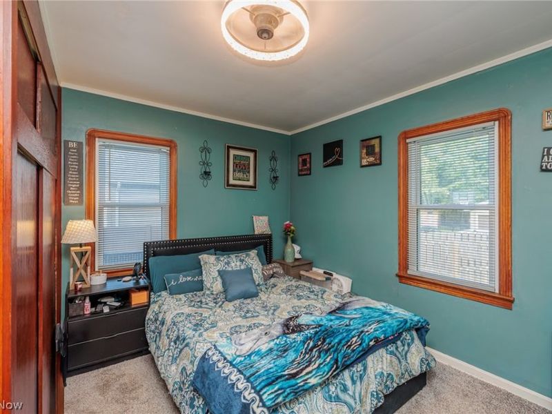 2415 E Ridgewood Drive, Seven Hills, OH 44131 Photo 11
