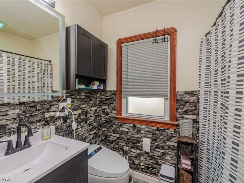 2415 E Ridgewood Drive, Seven Hills, OH 44131 Photo 14