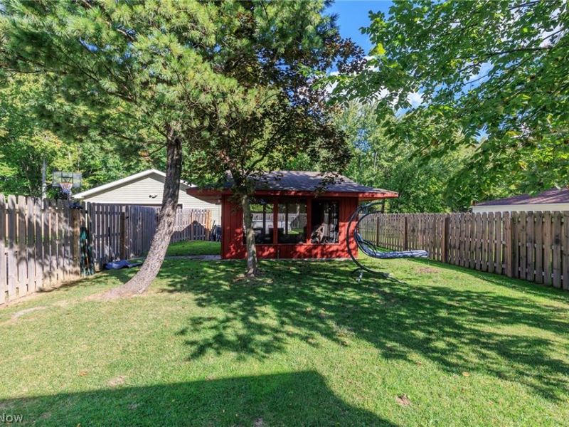 2415 E Ridgewood Drive, Seven Hills, OH 44131 Photo 4
