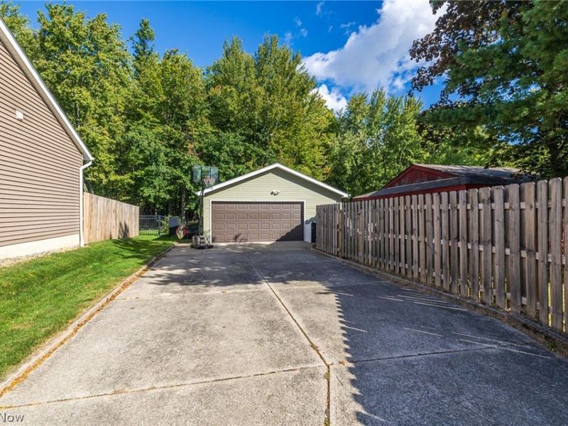 2415 E Ridgewood Drive, Seven Hills, OH 44131 Photo 6