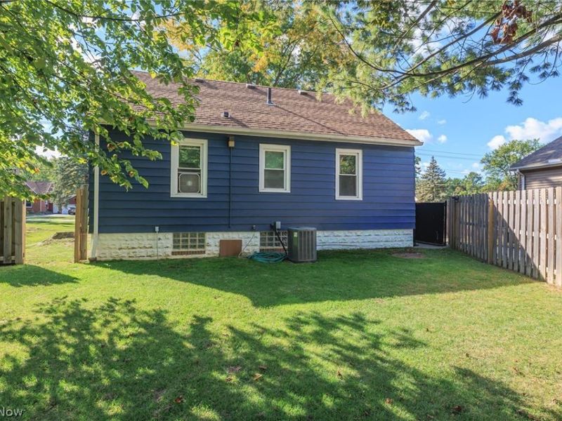 2415 E Ridgewood Drive, Seven Hills, OH 44131 Photo 9
