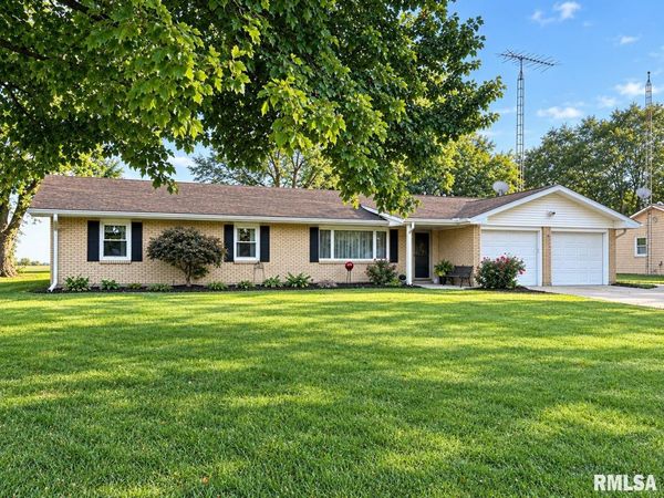 207 SPRING BAY Drive, Jacksonville, IL 62650