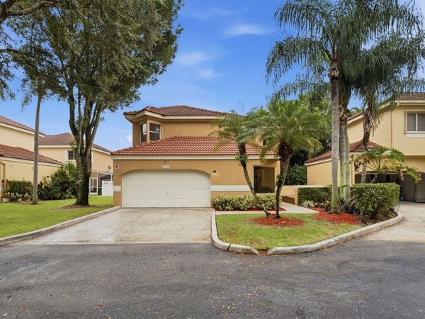 11375 LAKEVIEW Drive, Unit 68-U, Coral Springs, FL 33071