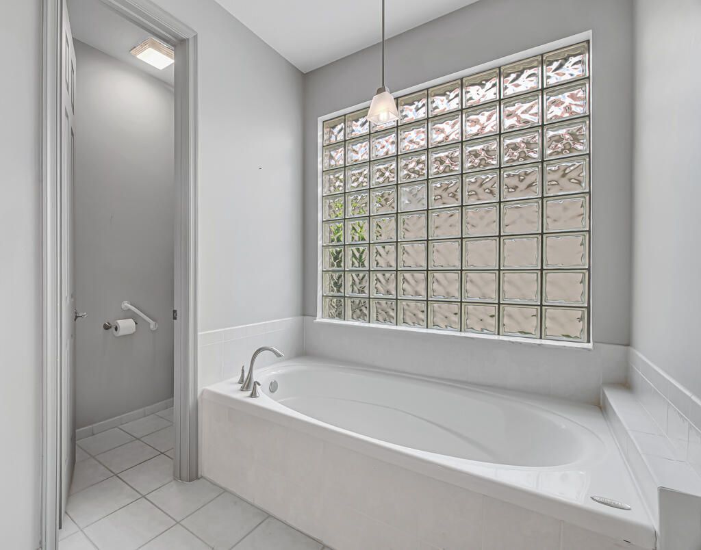 8067 Bellafiore Way, Boynton Beach, FL 33472 Photo