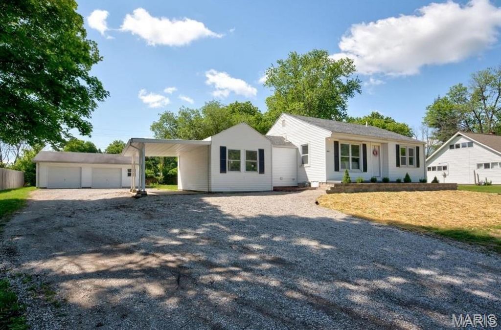 9710 Holy Cross Road, Fairview Heights, IL 62208 Main Photo