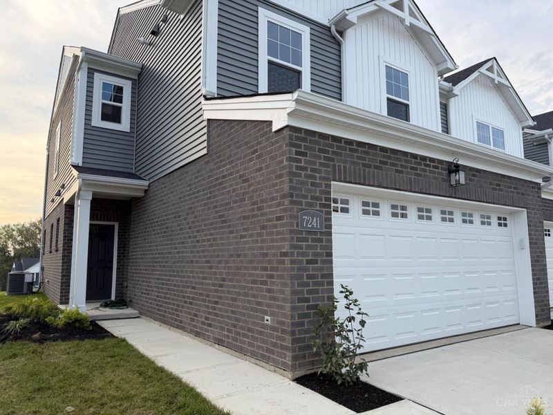 7241 Grandpoint Drive, West Chester, OH 45069 Photo 2