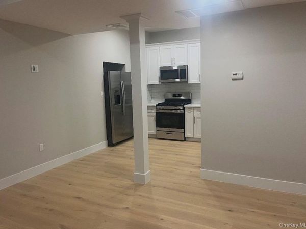 111 Roosevelt Avenue , Unit C, Mineola, NY 11501