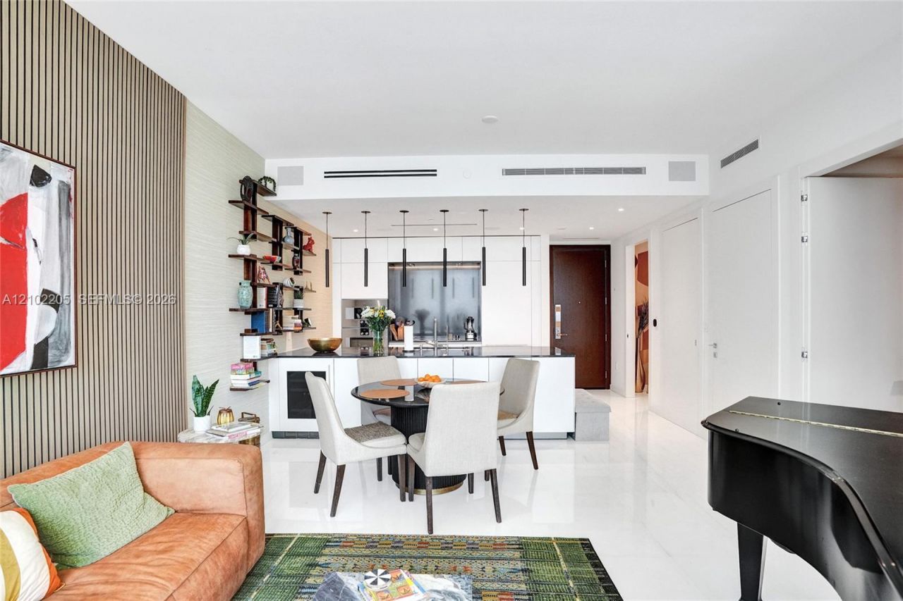 300 Biscayne Boulevard Way, Unit 2106W, Miami, FL 33131 Photo