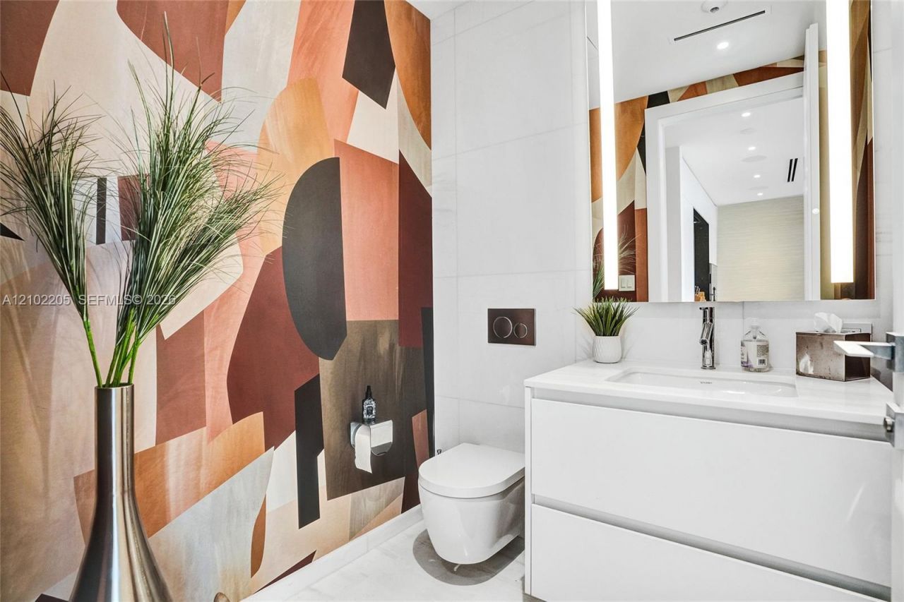 300 Biscayne Boulevard Way, Unit 2106W, Miami, FL 33131 Photo