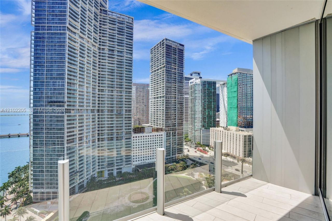 300 Biscayne Boulevard Way, Unit 2106W, Miami, FL 33131 Photo