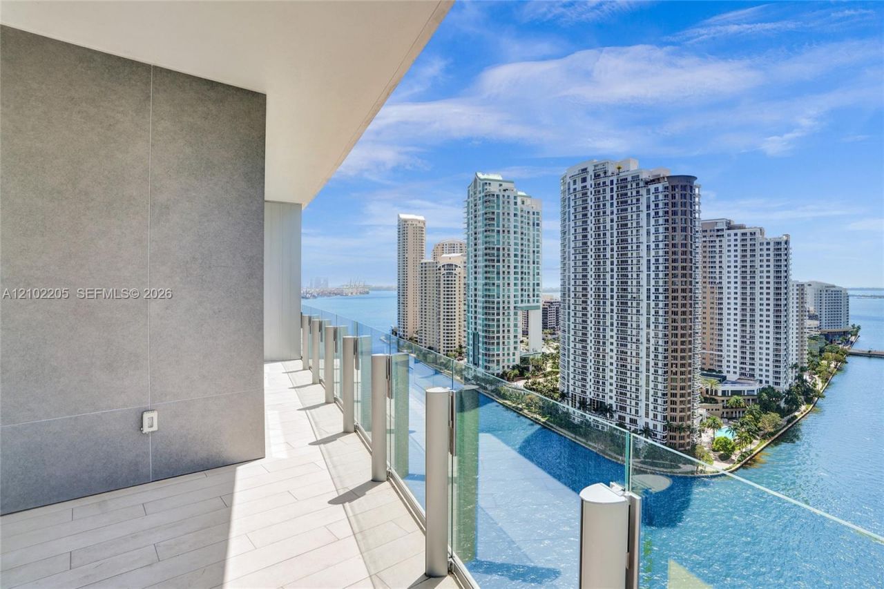 300 Biscayne Boulevard Way, Unit 2106W, Miami, FL 33131 Photo