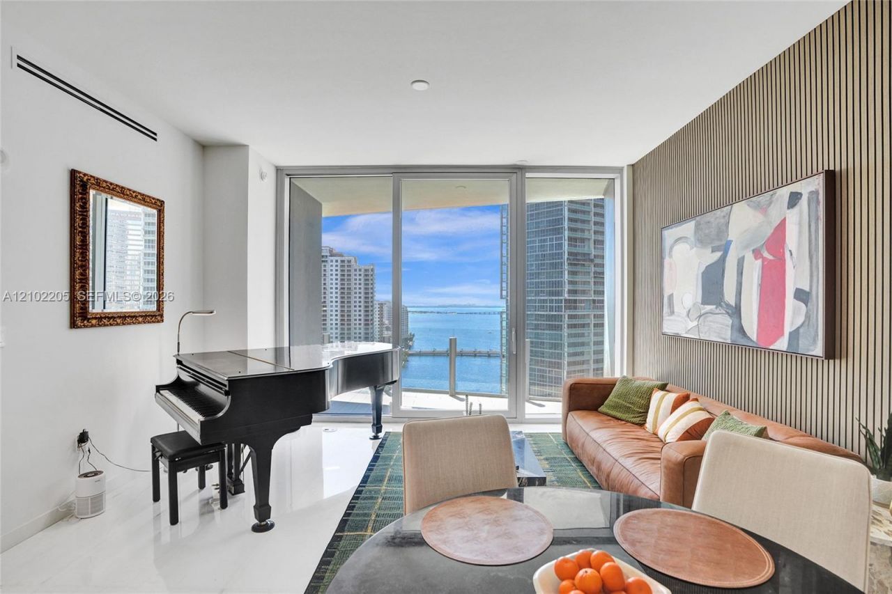 300 Biscayne Boulevard Way, Unit 2106W, Miami, FL 33131 Photo