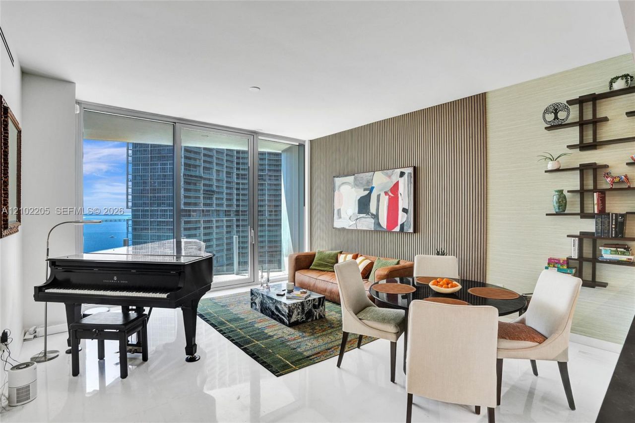 300 Biscayne Boulevard Way, Unit 2106W, Miami, FL 33131 Photo