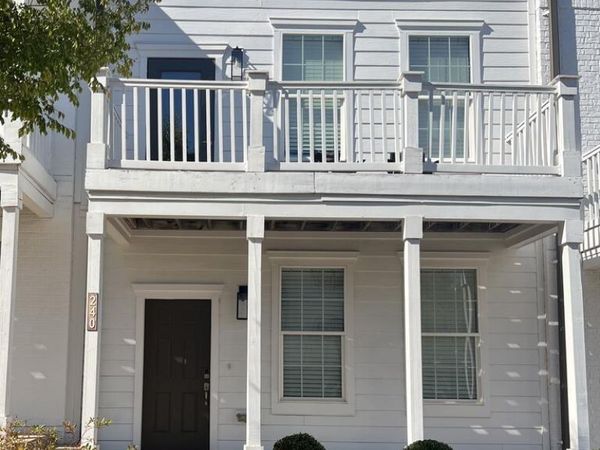 240 Town Center, Oxford, MS 38655