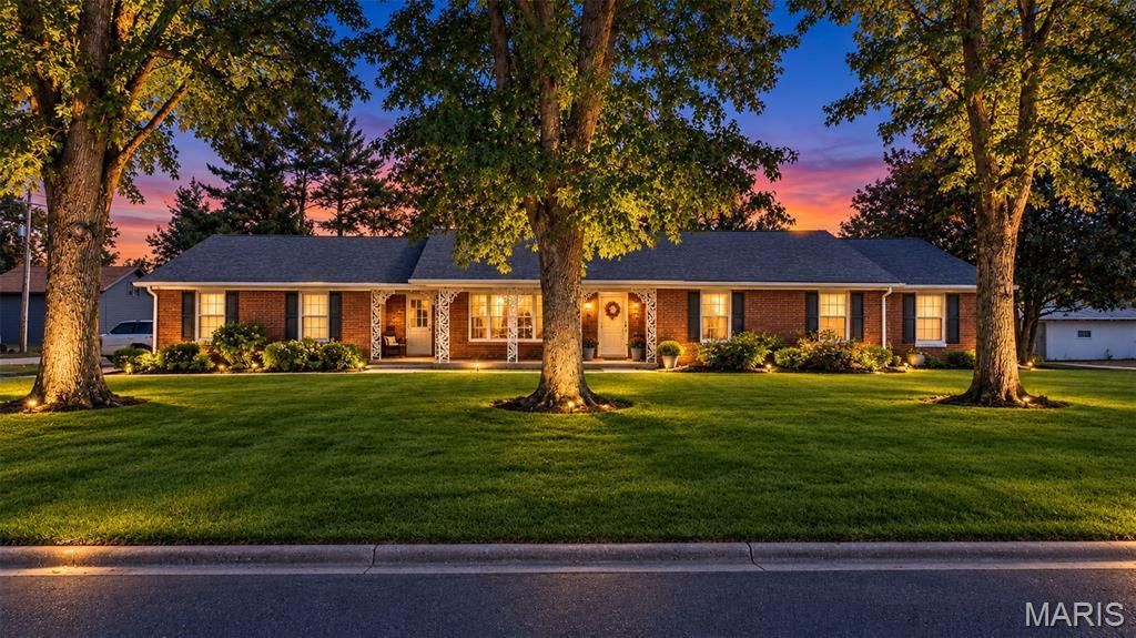 728 S Moore Street, Nashville, IL 62263 Main Photo