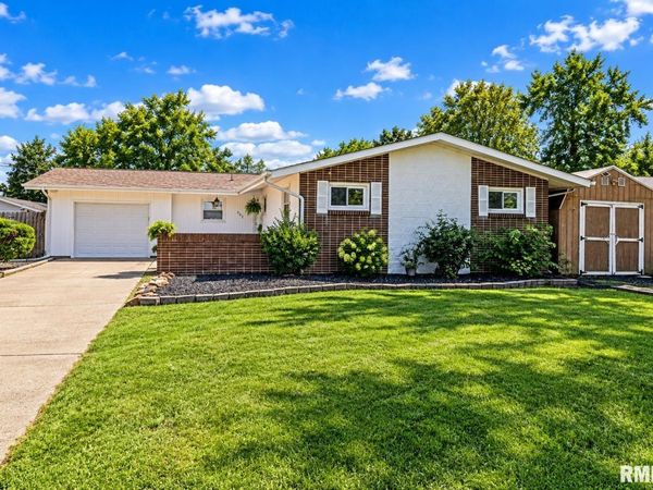 902 CEDAR Lane, Marion, IL 62959