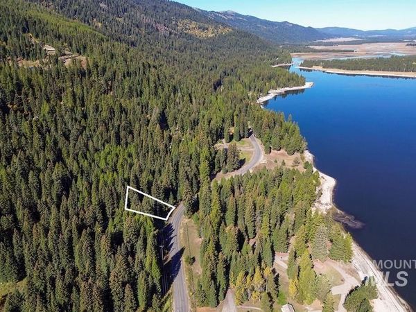 2325 W Mountain, Donnelly, ID 83615