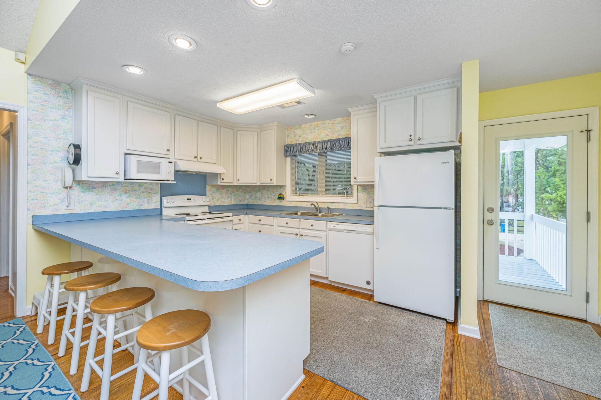 412 Pompano Street Photo 7